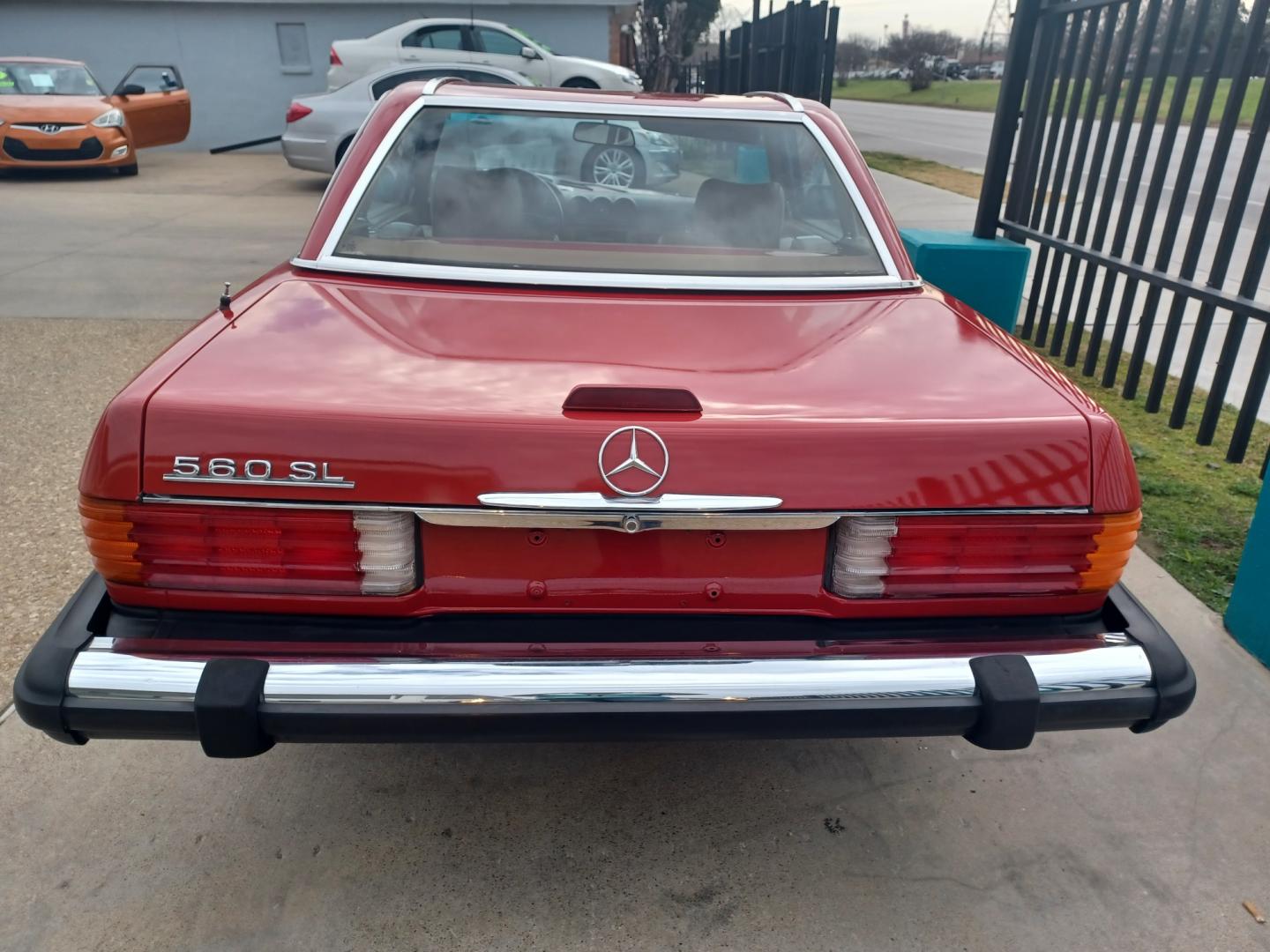 1989 RED /TAN, LEATHER Mercedes-Benz 560 SL coupe (WDBBA48D2KA) with an 5.6L V8 SOHC 16V engine, 4-Speed Automatic transmission, located at 2001 E. Lancaster, Ft. Worth, 76103, (817) 336-7000, 32.746181, -97.301018 - Photo#6